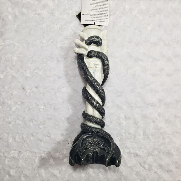 Skeleton hand and snake candle holder - Picture 1 of 9